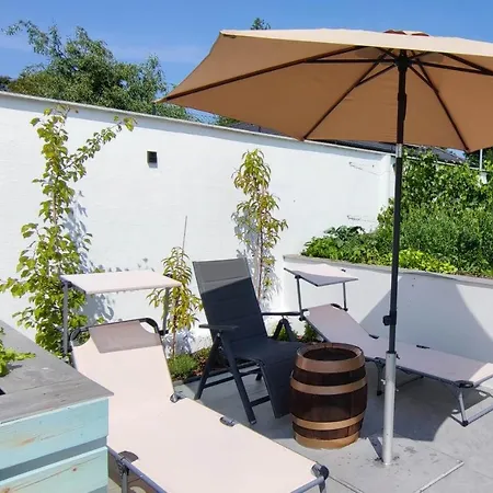 Am Schweriner Aussensee * Schwerin (Mecklenburg-Vorpommern)